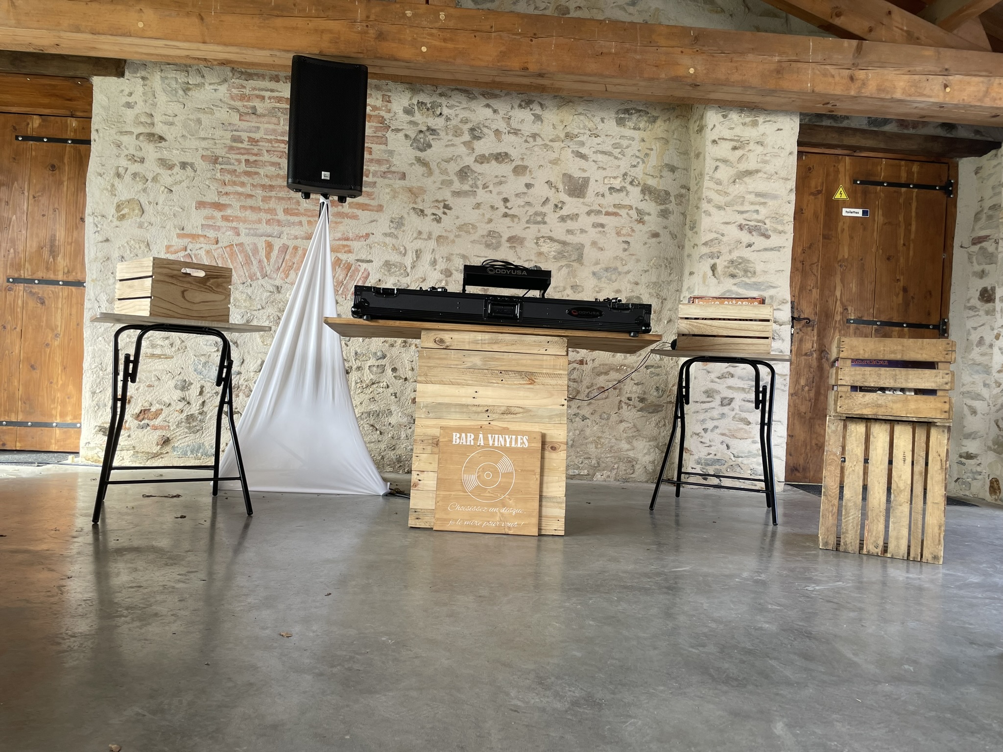 Bar a vinyles DJ pour mariage et evenement en Vendee - CSL Evenement