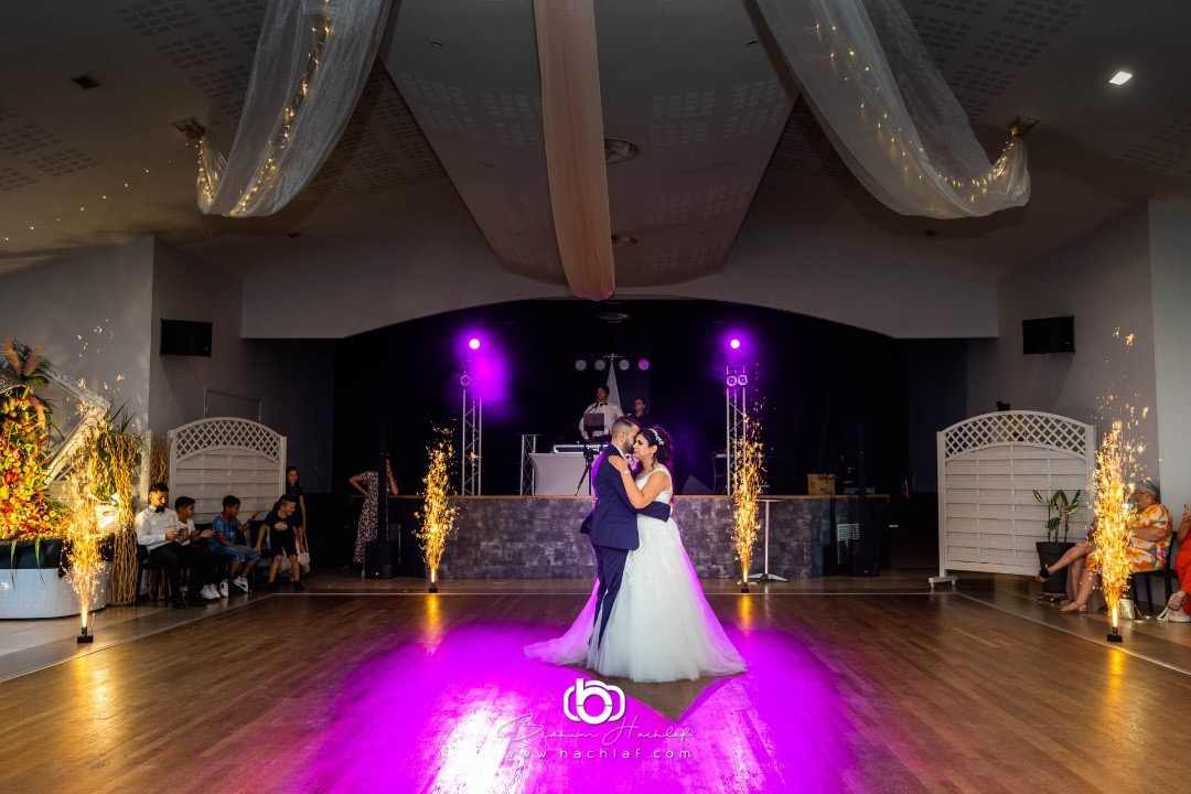 Étincelles froides pour une ouverture de bal de mariage en Vendée
